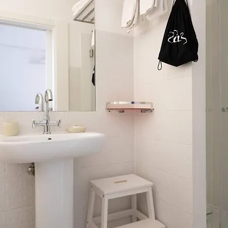 Tings Hotel 2*